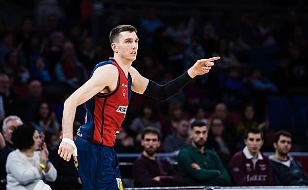 Matt Janning, durante el duelo liguero frente al Obradoiro disputado en el Buesa Arena. 