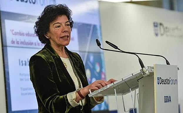 Isabel Celaá, durante su discurso de este lunes en la jornada de cierre del DeustoForum.