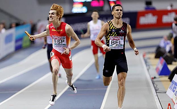 Bernat Erta, a la izquierda, se exprime hasta el final para intentar superar a Kevin Borlee.