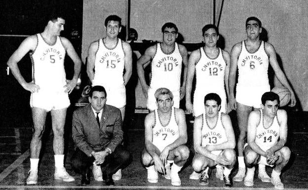 La formación del equipo. Arriba Llano, Serrano, Gorrotxategi, Argote y Lapeña. Abajo, Añua, Cobas, Guereñu y JL Pinedo.