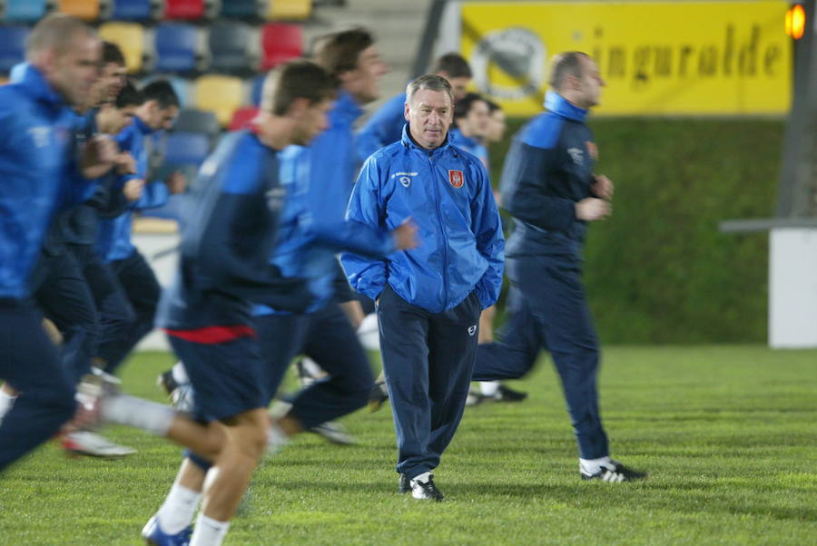 Clemente, durante su etapa como seleccionador de Serbia en 2004 en Lezama.