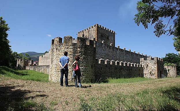 Los muros de Muñatones.