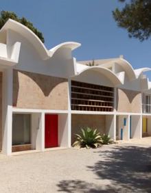 Imagen secundaria 2 - En la primera imagen, 'La escuela de Atenas'. En la segunda, vista de la casa donde vivió y trabajó Rubens, en Amberes. Y en la tercera, estudio de Joan Miró, en Mallorca.