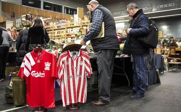 En la frie se pueden encontrar todo tipo ed objetos, camisetas...