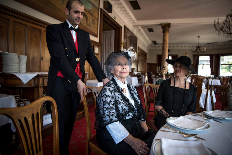 Charo Pascual y Merche García.