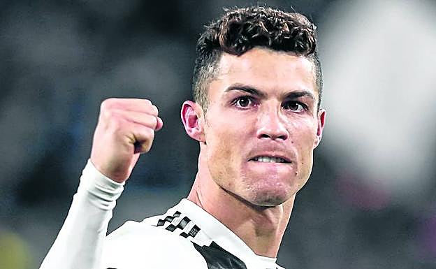 Gesto triunfal de Cristiano Ronaldo, autor de los tres goles ante el Atlético de Madrid. 