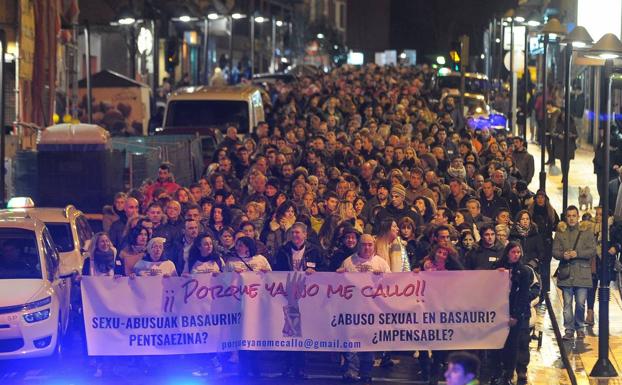 Manifestación celebrada en Basauri en enero contra los abusos a menores.