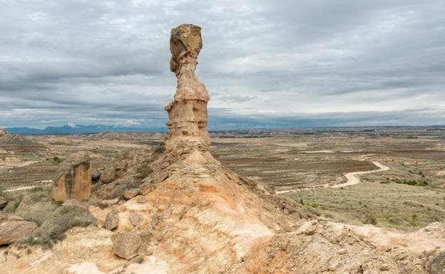 El Tozal de la Cobeta, una de las extrañas 'esculturas' que la erosión ha labrado en Los Monegros.