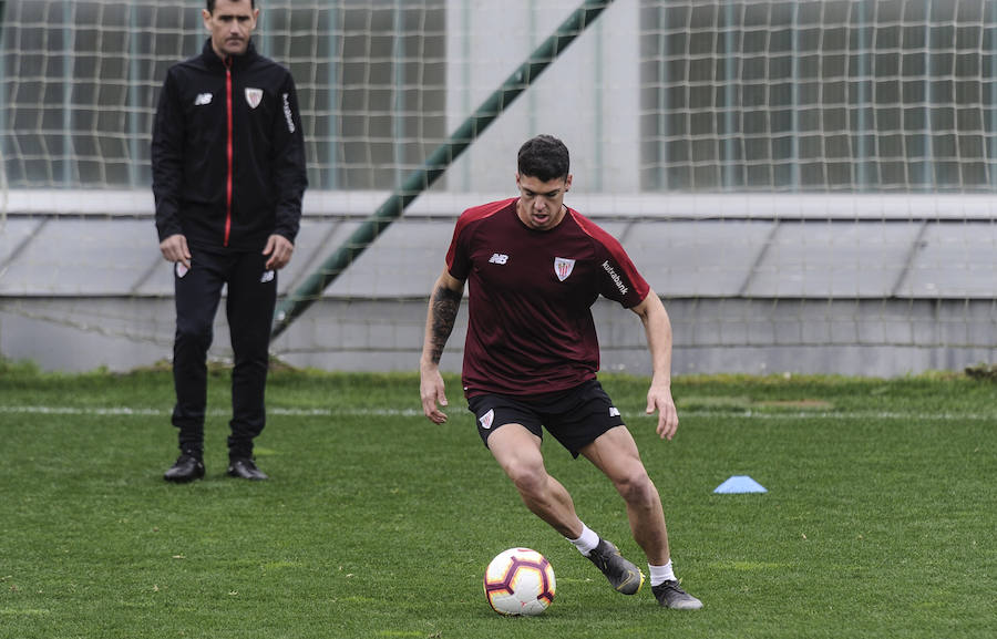 En la sesión de este jueves Aduriz ha realizado ejercicios con el balón