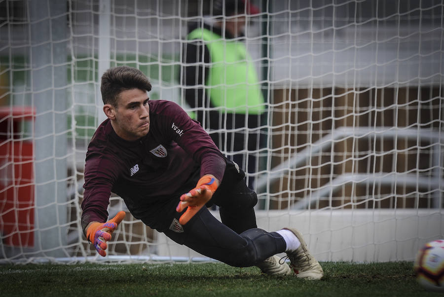 En la sesión de este jueves Aduriz ha realizado ejercicios con el balón