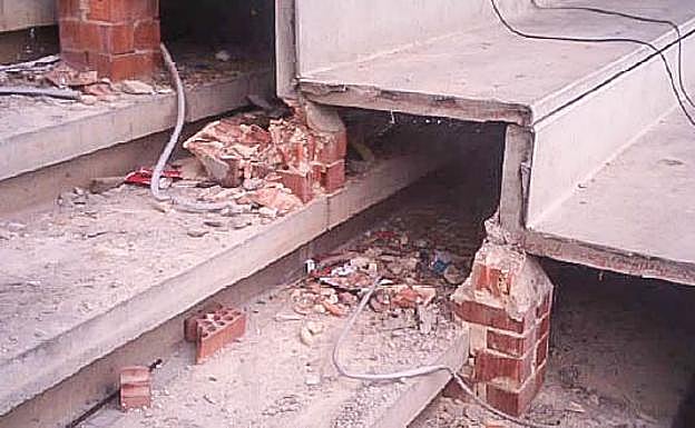 Imagen principal - Deficiencias de «poca importancia» en Mendizorroza, pero que impresionan