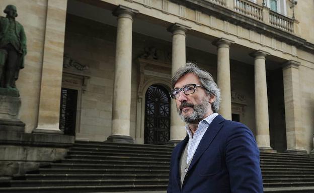 Oyarzábal se ha referido a las encuestas para animar a la unión de partidos de centro derecha. 