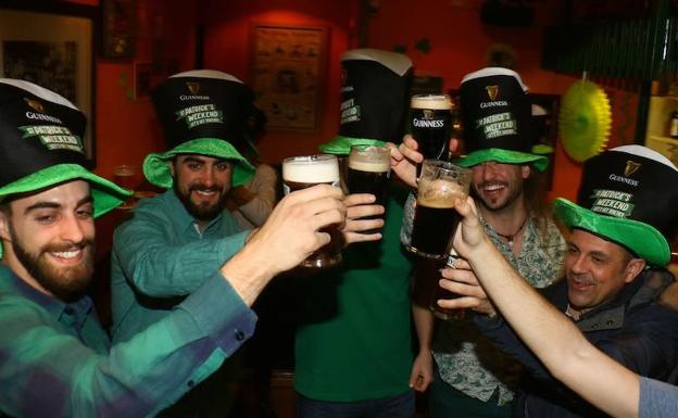 El pub Carlingford volverá a teñirse de verde el 17 de marzo.