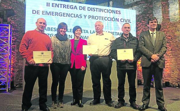 Pinedo, De Ugarte y Millán, con las autoridades. 