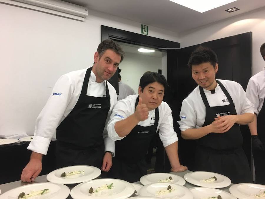 Varsovia (Polonia). Abril.Con Michael nikkei peruano. En el centro, el cocinero peruano itsuharu Tsumura (Micha), máximo representante de la cocina nikkei (fusión nipoperuana) en Maido. A su lado, el nipón Zaiyu Hasegawwa. 