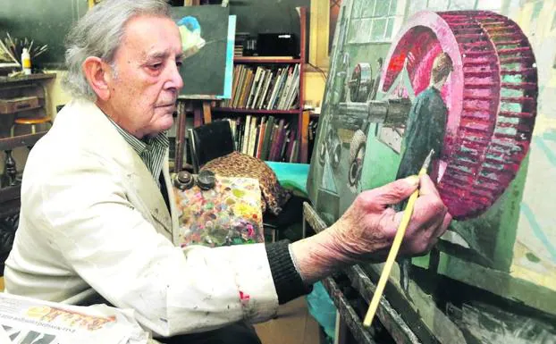 El veterano pintor Félix Aguirre, pincel en mano, posa ante una de sus obras, que reproduce una antigua factoría vizcaína. 