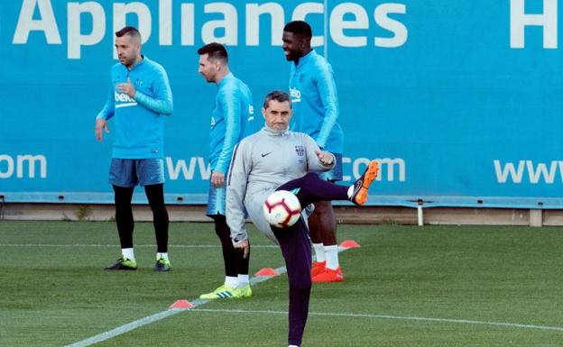 Ernesto Valverde, durante el entrenamiento de este sábado. 