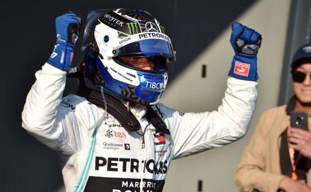 Valtteri Bottas celebra su victoria. 