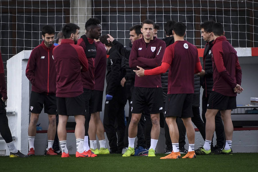 Fotos: Entrenamiento muy físico para la plantilla del Athletic en Lezama