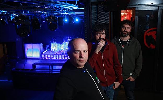 Berri Txarrak posa para EL CORREO antes del concierto en la sala Jimmy Jazz.