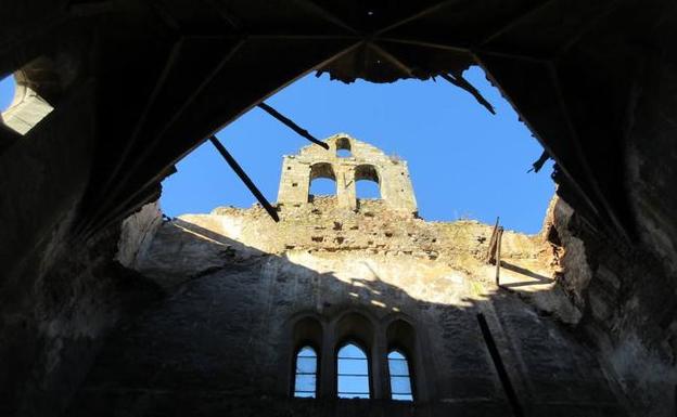 El tejado del templo se vino abajo durante la Navidad de 2017. 