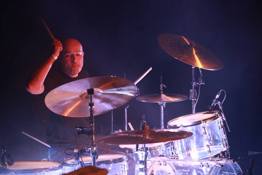 El grupo ofreció este martes su último concierto en la capital alavesa tras 25 años de carrera