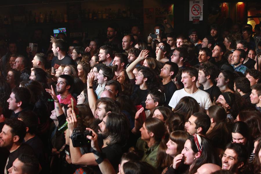 El grupo ofreció este martes su último concierto en la capital alavesa tras 25 años de carrera