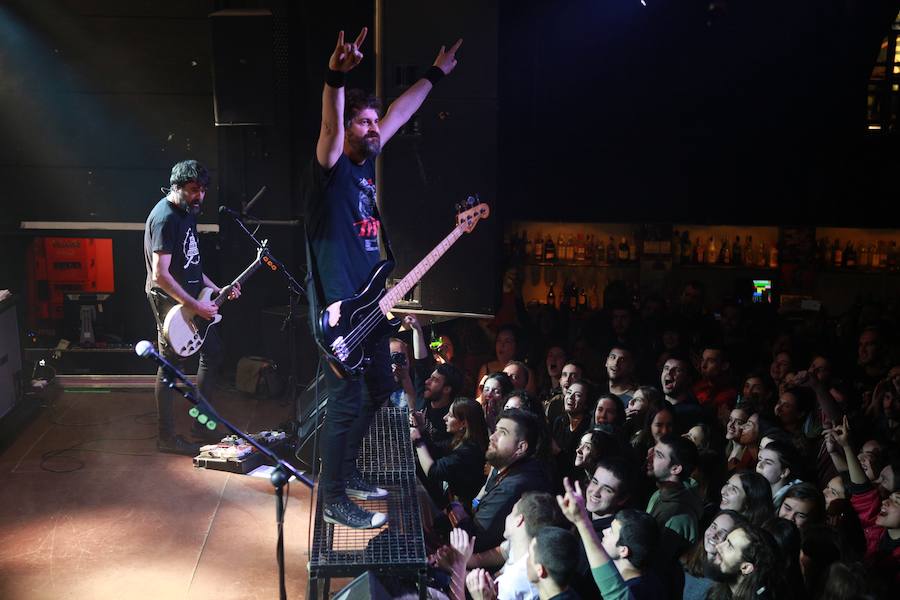 El grupo ofreció este martes su último concierto en la capital alavesa tras 25 años de carrera