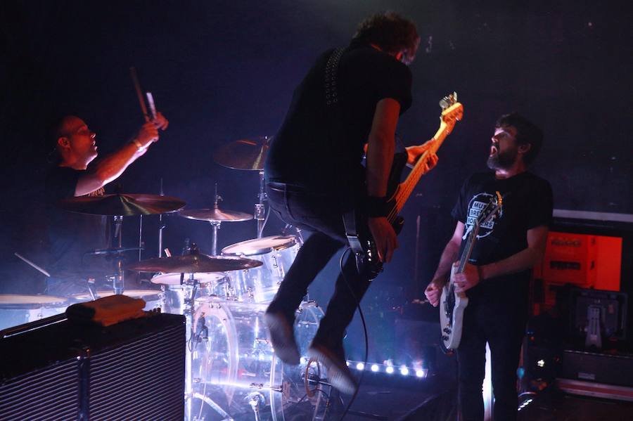 El grupo ofreció este martes su último concierto en la capital alavesa tras 25 años de carrera