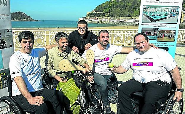 Javier Etxezarreta, Hilario Olano, Ander Altuna, Beñat Lizaso y Joseba Lasa, ayer en La Concha.