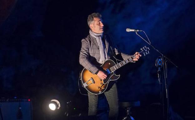 Jorge Drexler en un concierto en Cantabria.