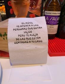 Imagen secundaria 2 - Servilletas con mensaje que da pena tirar