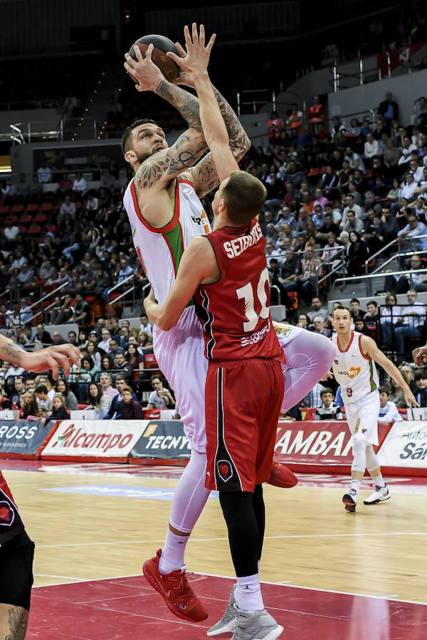 Fotos: Las mejores imágenes del Zaragoza - Baskonia