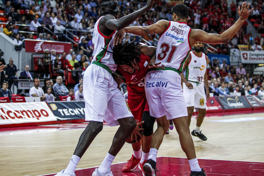 Fotos: Las mejores imágenes del Zaragoza - Baskonia