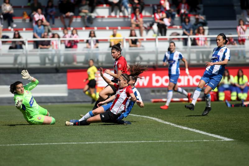 Fotos: Las rojiblancas caen por sorpresa en su estadio ante el conjunto perico