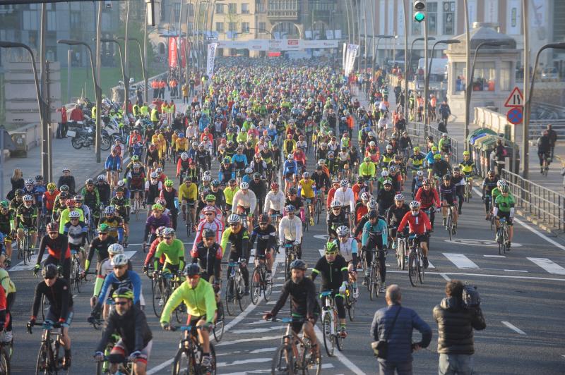 Los participantes de esta mítica prueba han tomado la salida a las 8 de la mañana y pueden completar hasta tres recorridos distintos.