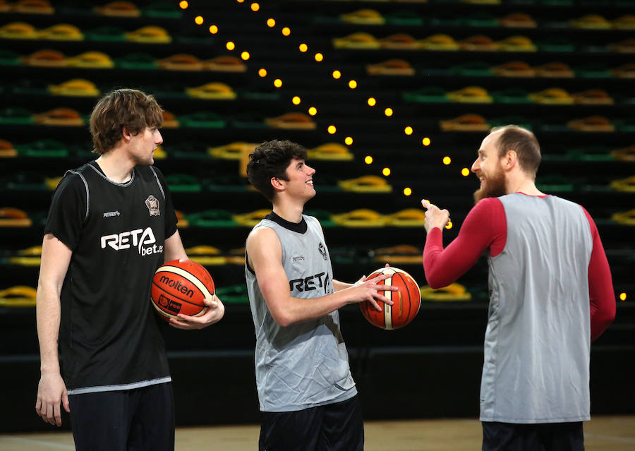 Los hombres de negro se preparan para el encuentro del domingo frente al palencia