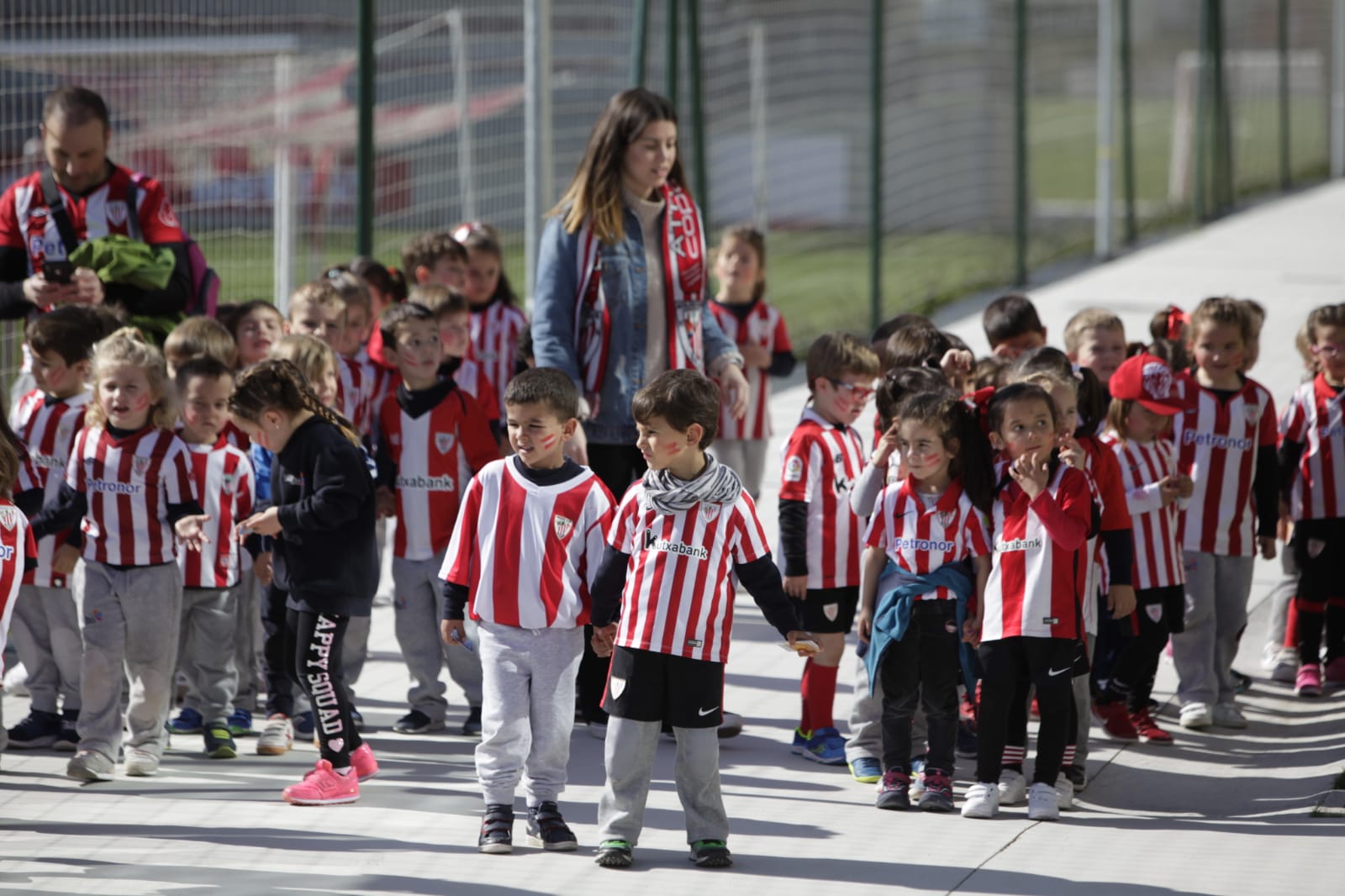 Los pequeños del Colegio Trueba, esta mañana en Lezama. 