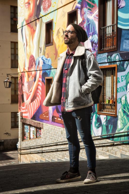 Jon Bengoa ha evolucionado en su estilo en los últimos años. «Si hace tiempo me dicen que iba a desterrar las lentillas para pasarme a las gafas no me lo hubiera creído».