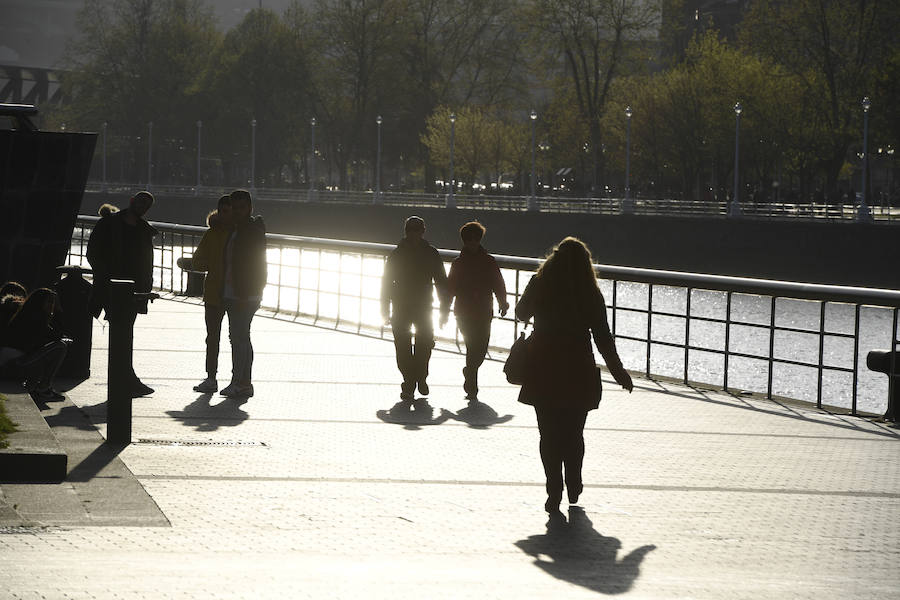 Paseo al sol junto a la ría.