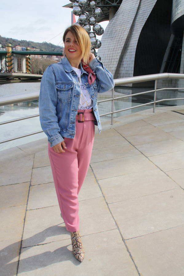 Con vaquera le da un toque más informal.