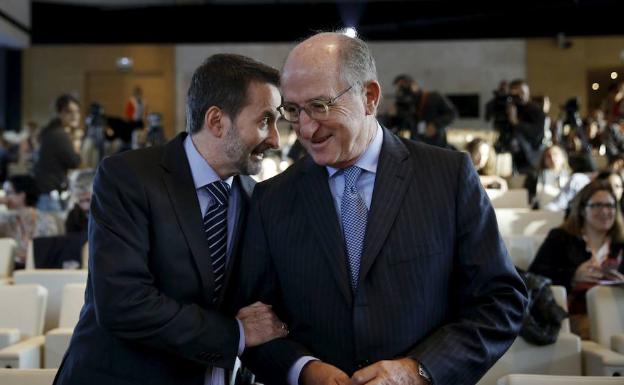 Josu Jon Imaz junto al presidente de Repsol, Antonio Brufau 