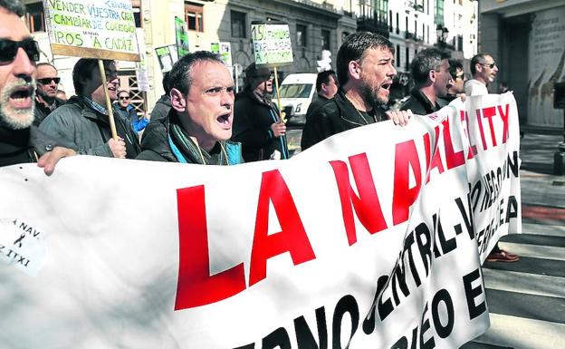 Los empleados de La Naval durante una concentración.