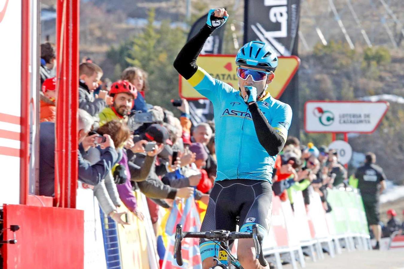 El colombiano Miguel Ángel López (Astana) se impone en la cuarta etapa de la Volta Ciclista a Catalunya de 150,3 kilómetros entre Llanars (Girona) y La Molina, y se convierte en el nuevo líder de la carrera.