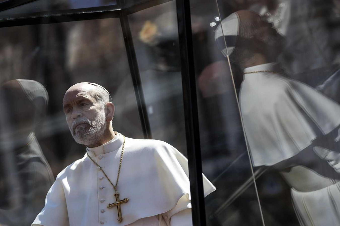 El actor estadounidense John Malkovich durante el rodaje,, de la serie de TV "The New Pope" en Roma (Italia). 