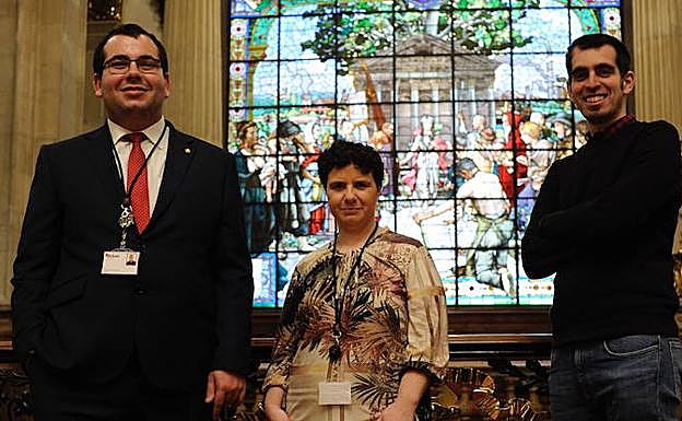 Aitor, Araitz y Unai son tres de los cinco últimos trabajadores que se han incorporado a la plantilla foral.