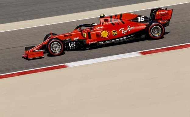 El Ferrari de Charles Leclerc, en Baréin. 