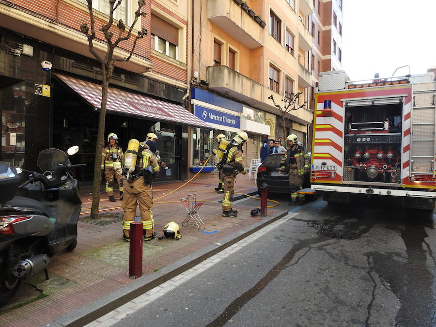 Cuatro personas han sido atendidas por inhalación de humo