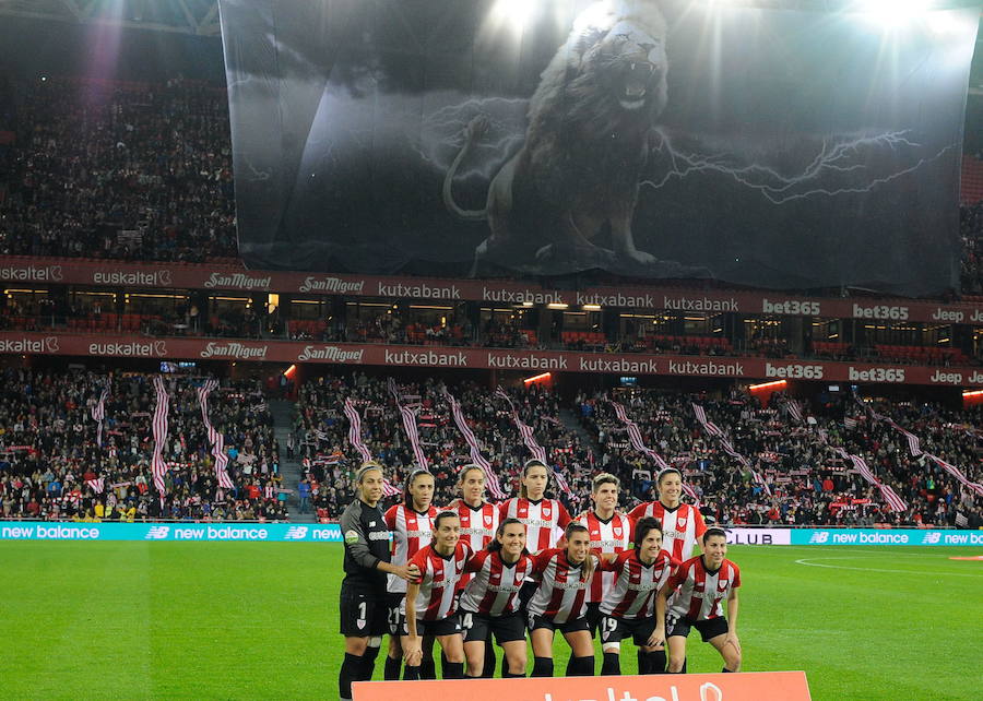 Athletic-eko jokalariak, San Mamesen jokatutako partidu arrakastatsua hasi baino lehen.