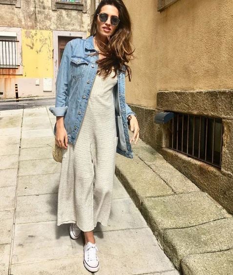 La presentadora suele recurrir a prendas cómodas y versátiles para conseguir looks naturales y frescos